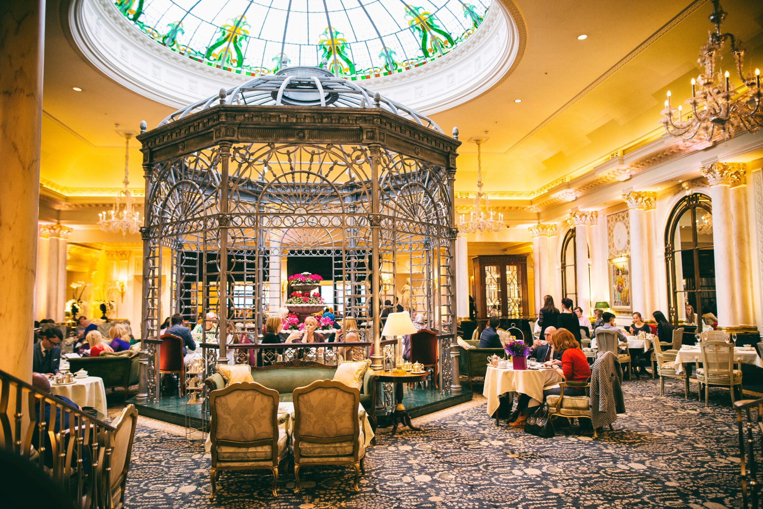 Looking For Budgetd Tour To Europe: Follow These Travel Tips 8 Tips of travelling to europe: Lunch at fancy resturant