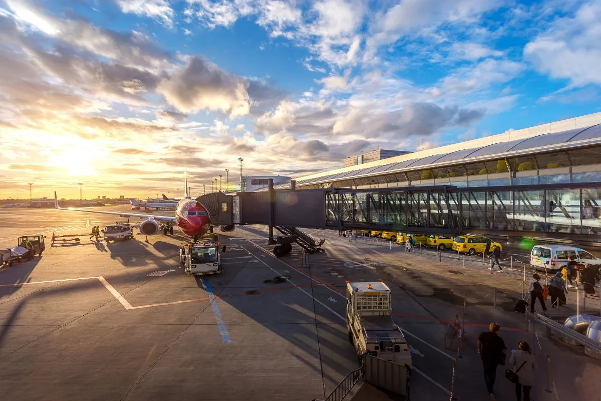Top 10 Busiest Airports in The World 12 World's Busiest Airport have advnaced infrastructure